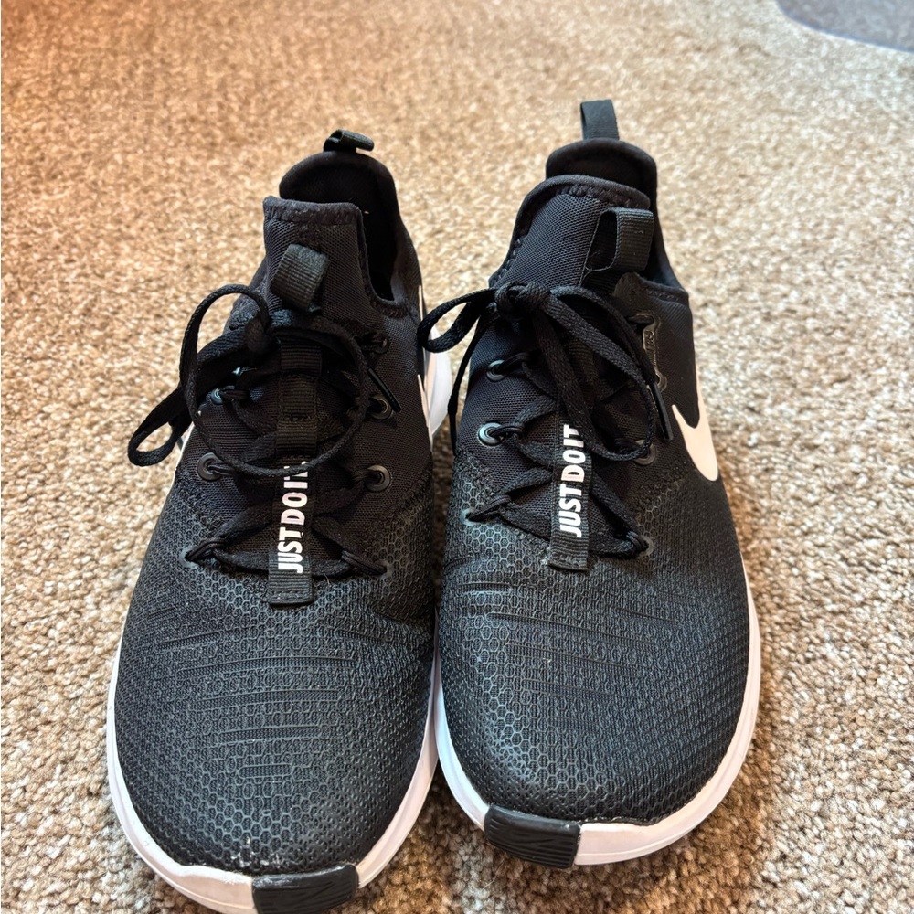 Nike Black and White Athletic Sneakers - 8.5